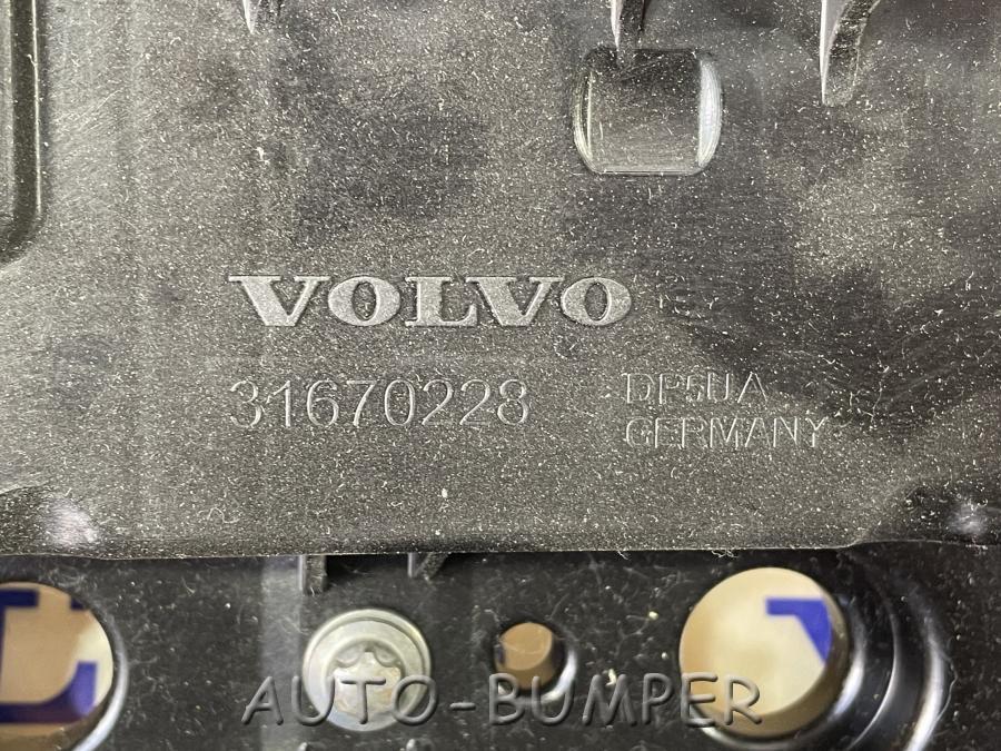 Volvo XC90 2016- Крышка клапанов 31670228